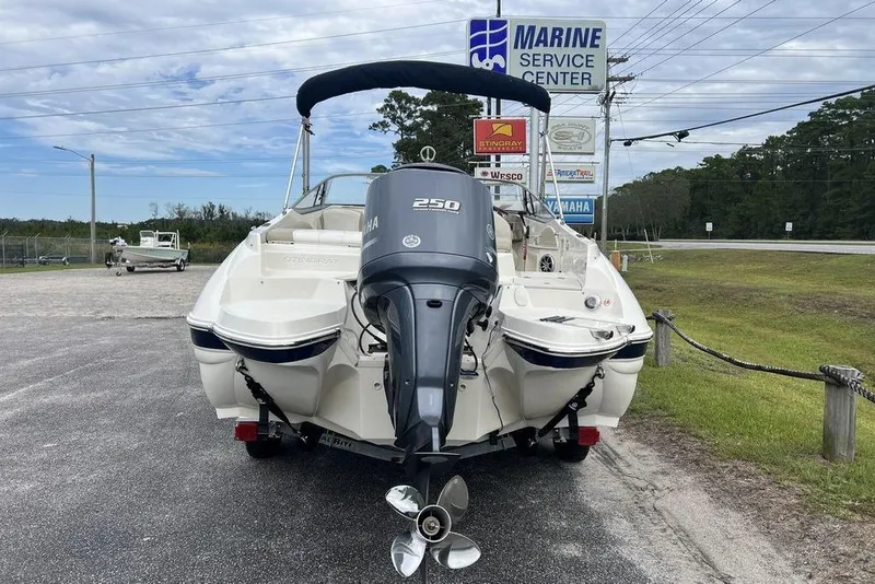 Slide: The Image of 2015 Stingray 234LR boat with Yamaha 250 engine at marine service center. - 6
