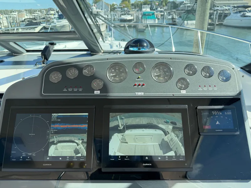 Slide: The Image of Tiara 3600 Sovran 2006 - 16