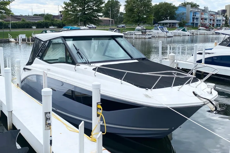 Slide: The Image of Manufacturer Provided Image: Top view of 2021 Sea Ray Sundancer 320 Coupe boat layout. - 12