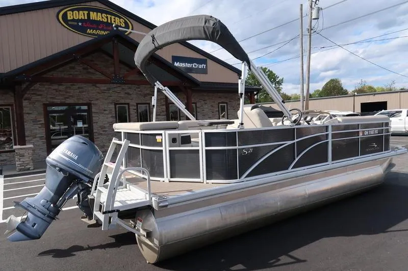 Slide: The Image of 2020 Bennington 21 SL pontoon boat with Yamaha motor at Boat Masters dealership. - 8