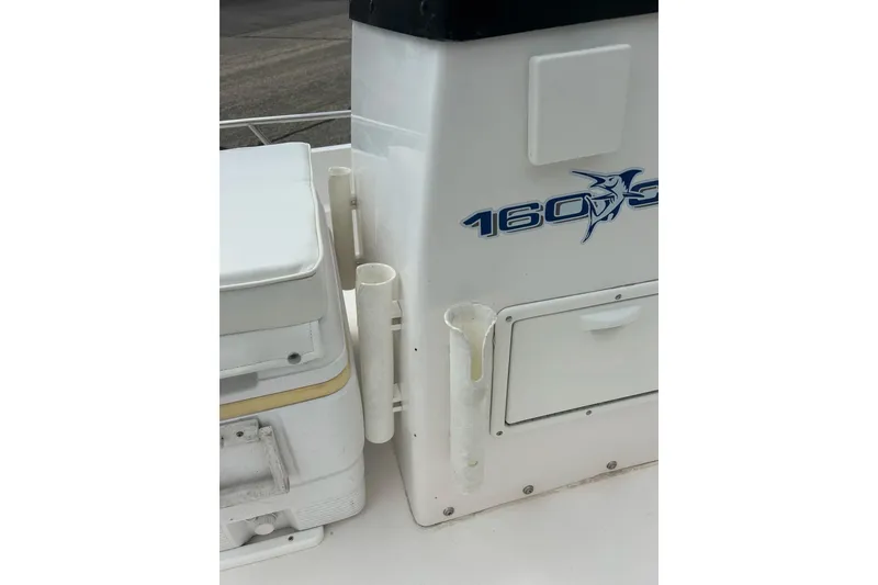 Slide: The Image of White storage compartment on 1997 Wellcraft 160 Fisherman boat. - 10