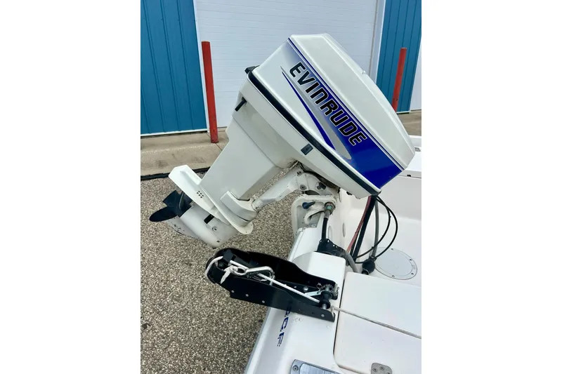 Slide: The Image of Capacity label for 1997 Wellcraft 160 Fisherman, 4 persons or 600 lbs, 90 HP motor. - 15