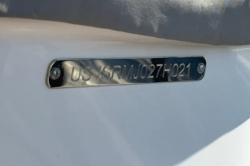 Slide: The Image of 2021 Moomba Max boat identification plate with serial number. - 19