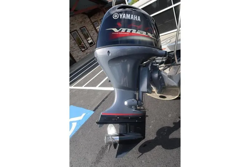 Slide: The Image of Yamaha VMAX outboard motor on a 2020 Bennington 20 SLMX boat. - 5