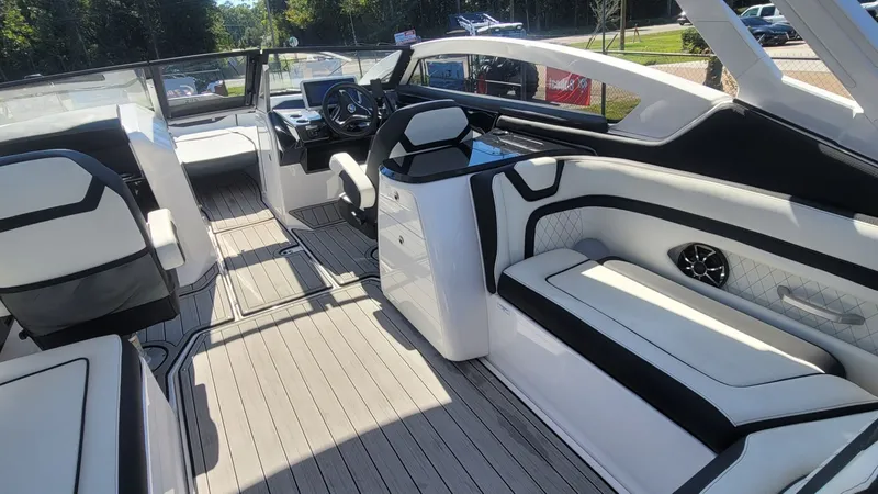 Slide: The Image of Yamaha 275SD 2024 - 24