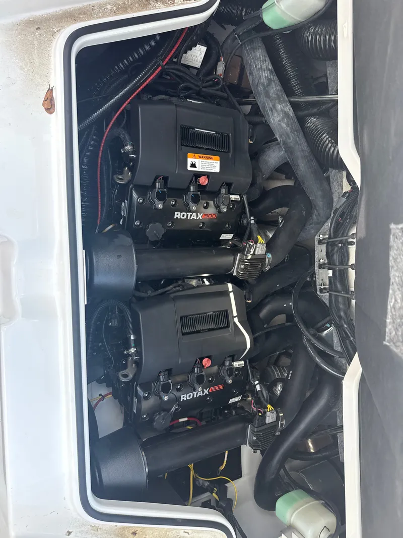 Slide: The Image of Scarab 215 LX Wake 2026 - 14