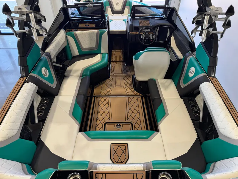 Slide: The Image of Tigé 23ZX 2022 - 13