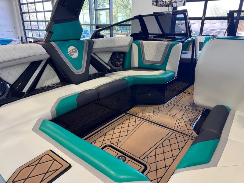 Slide: The Image of Tigé 23ZX 2022 - 14