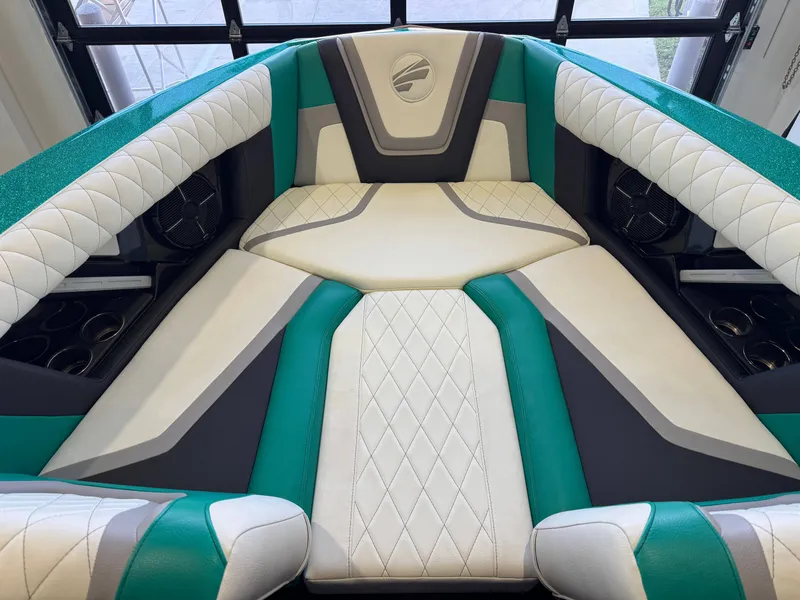 Slide: The Image of Tigé 23ZX 2022 - 17