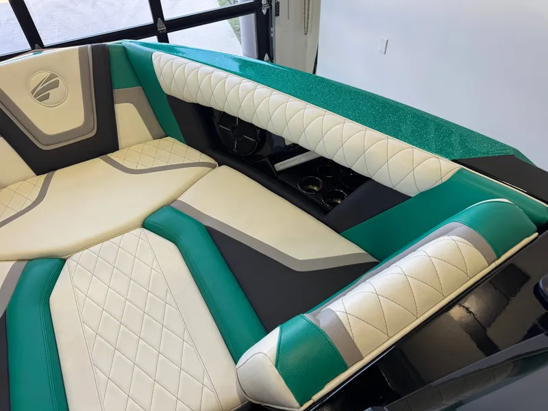 Slide: The Image of Tigé 23ZX 2022 - 18