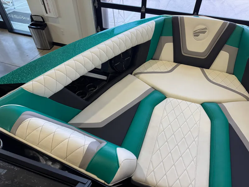 Slide: The Image of Tigé 23ZX 2022 - 19