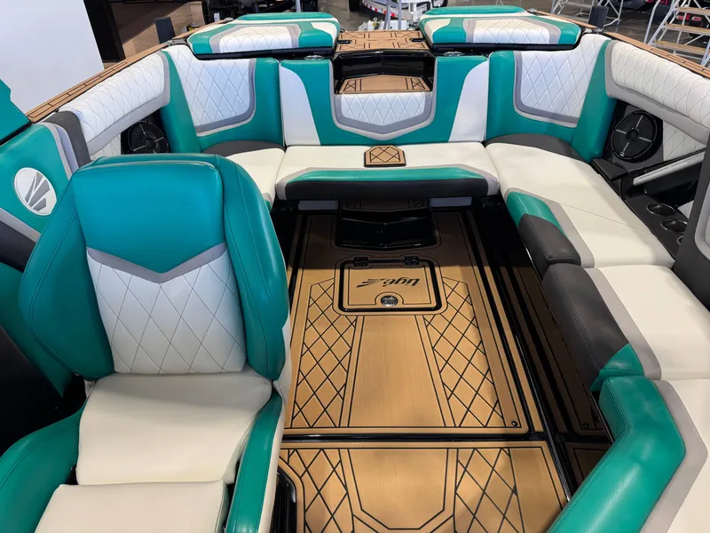 Slide: The Image of Tigé 23ZX 2022 - 22