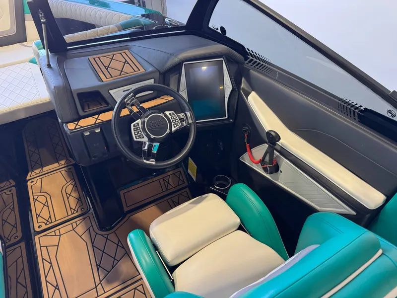 Slide: The Image of Tigé 23ZX 2022 - 25