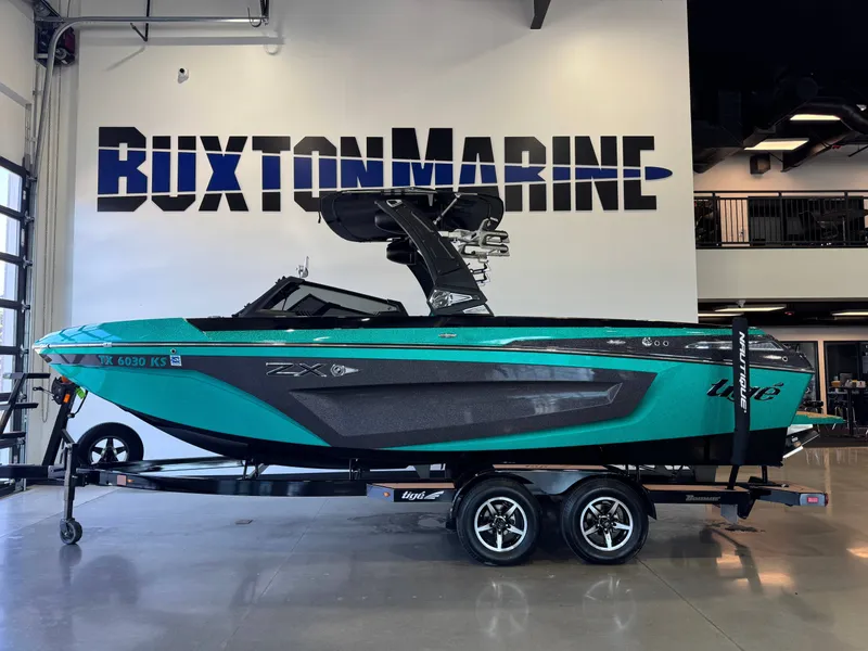 Slide: The Image of Tigé 23ZX 2022 - 4