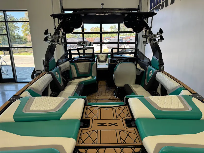 Slide: The Image of Tigé 23ZX 2022 - 9