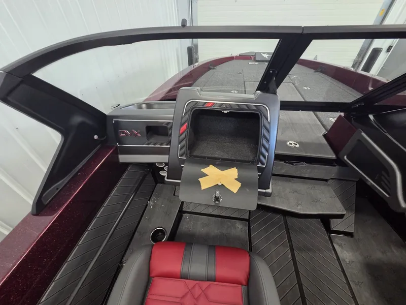 Slide: The Image of Vexus Boats DVX22 2026 - 18