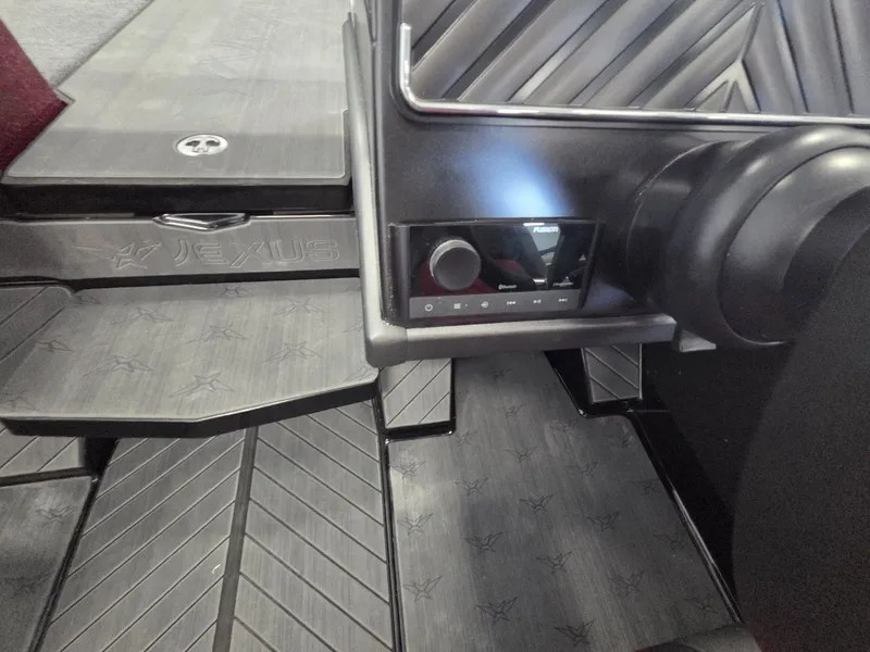 Slide: The Image of Vexus Boats DVX22 2026 - 23