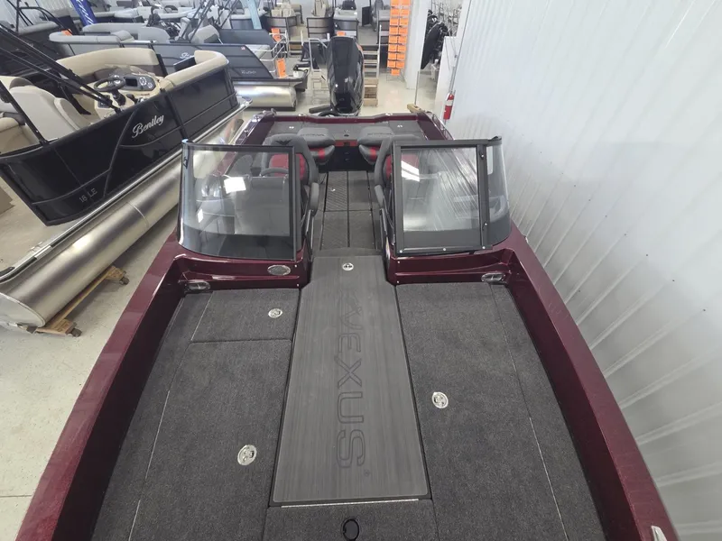 Slide: The Image of Vexus Boats DVX22 2026 - 26