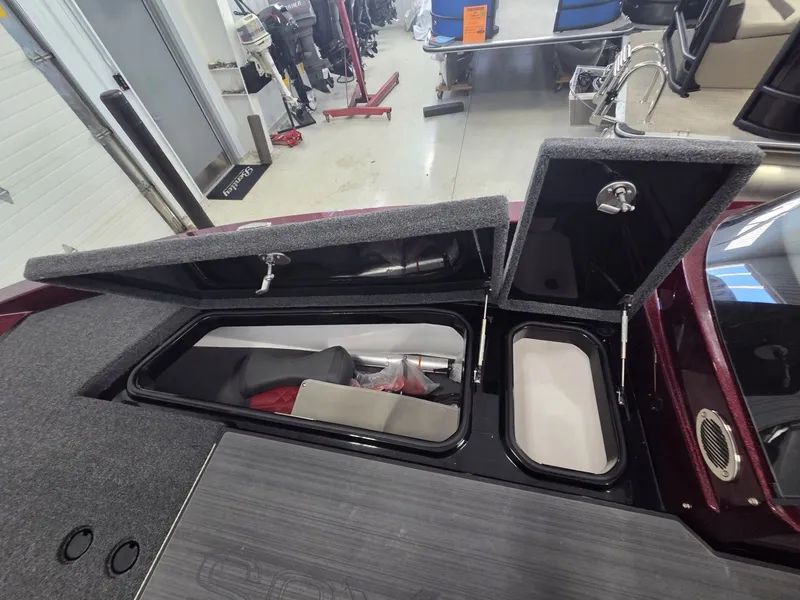 Slide: The Image of Vexus Boats DVX22 2026 - 30