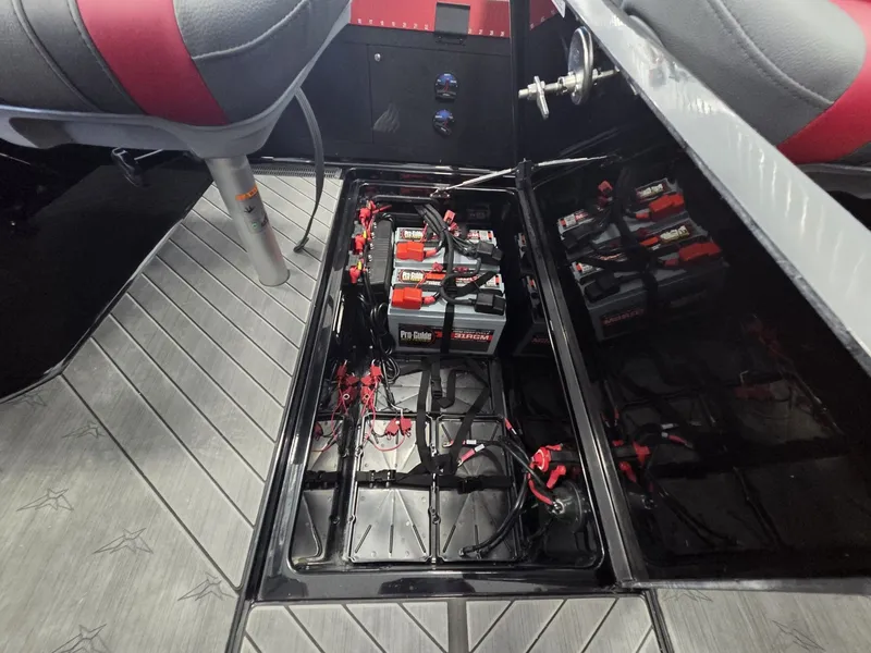 Slide: The Image of Vexus Boats DVX22 2026 - 34