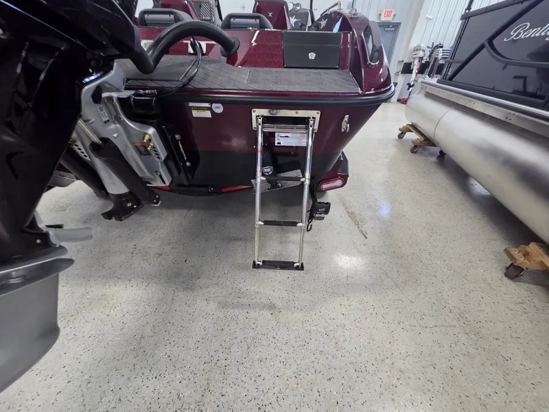 Slide: The Image of Vexus Boats DVX22 2026 - 7