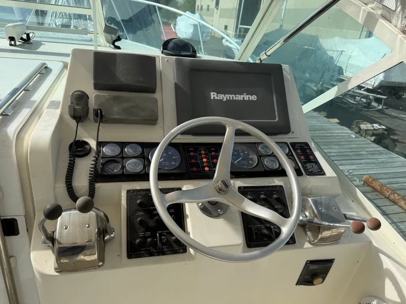 Slide: The Image of Cabo 31 Express 1998 - 10