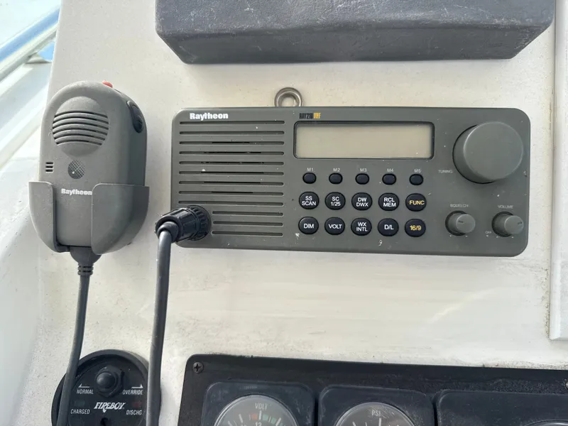 Slide: The Image of Cabo 31 Express 1998 - 13