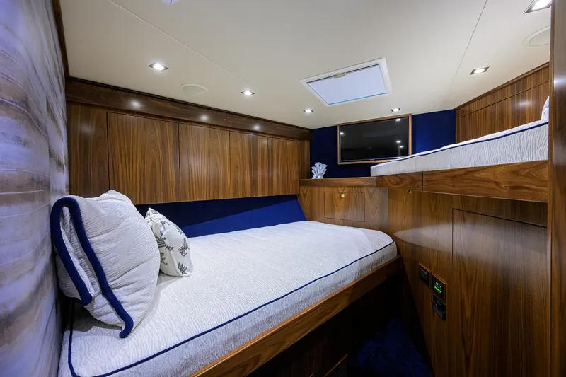 Slide: The Image of Viking 80 KEMOSABE - Forward Stateroom - 14