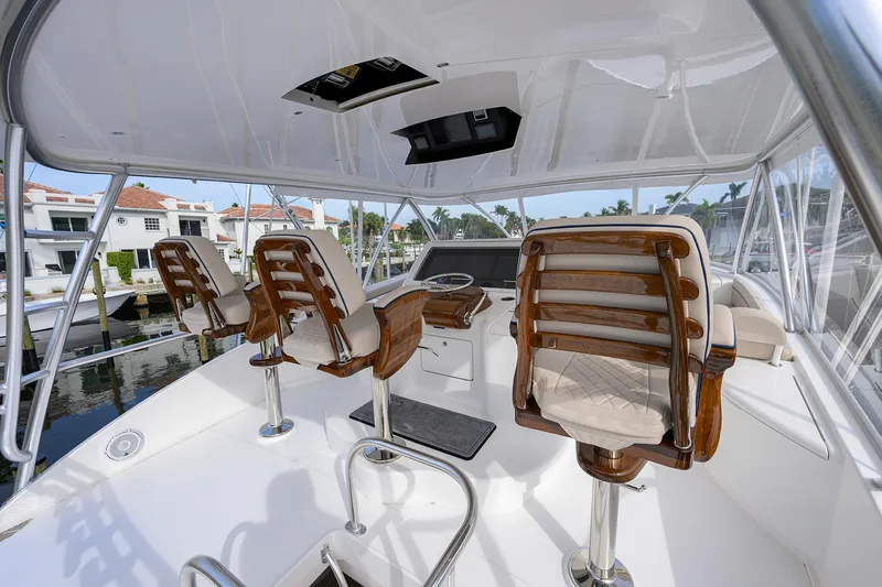 Slide: The Image of Viking 80 KEMOSABE - Flybridge Helm - 31