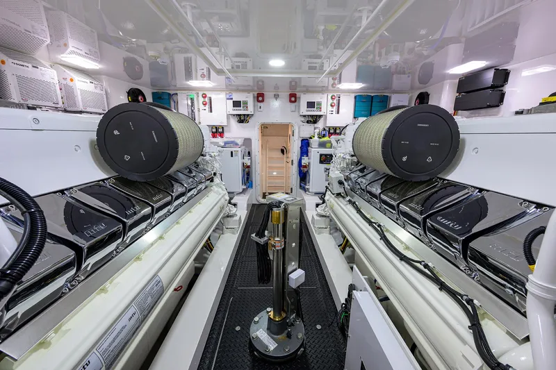 Slide: The Image of Viking 80 KEMOSABE - Engine Room - 37