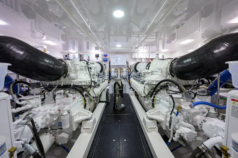 Slide: The Image of Viking 80 KEMOSABE - Engine Room - 39