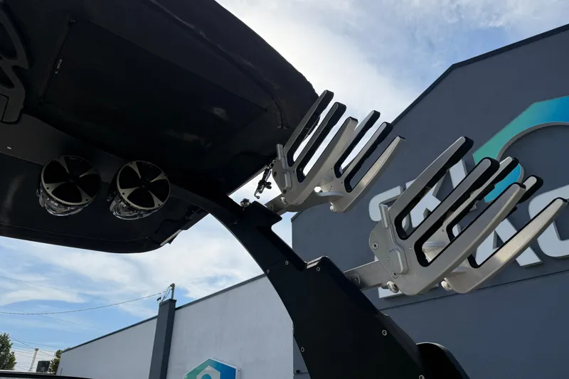 Slide: The Image of 2015 Malibu Wakesetter 24 MXZ wakeboard tower with speakers and racks, against a blue sky. - 26