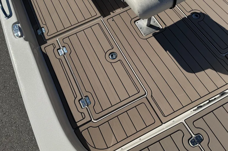 Slide: The Image of 2020 Carolina Skiff 21 LS DC boat deck with sleek, modern design and durable materials. - 32