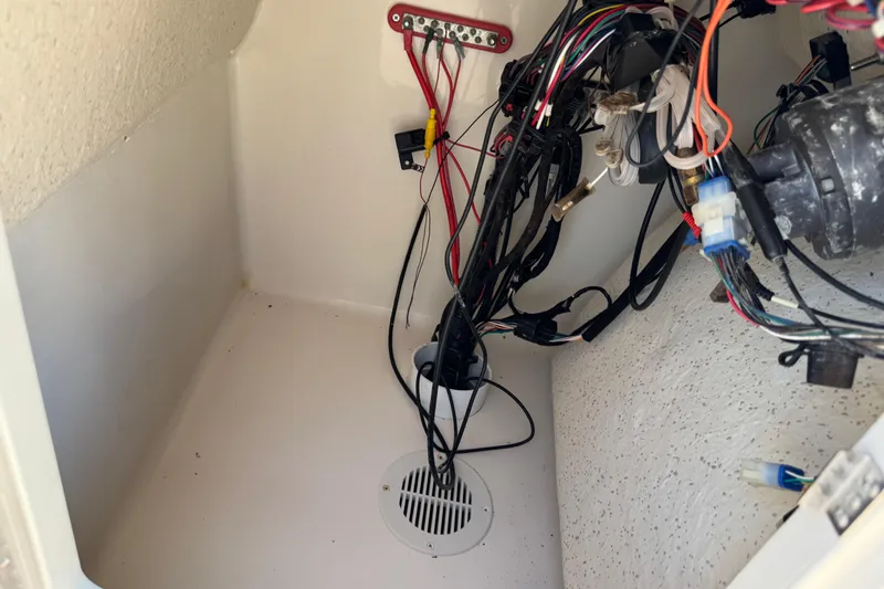 Slide: The Image of 2020 Carolina Skiff 21 LS DC wiring compartment with cables and connectors. - 50