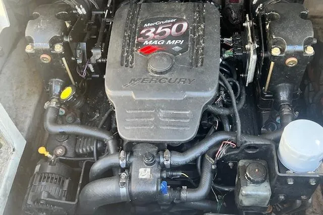 Slide: The Image of MerCruiser 350 MAG MPI engine in a 2007 Sea Ray 240 Sundeck boat. - 17