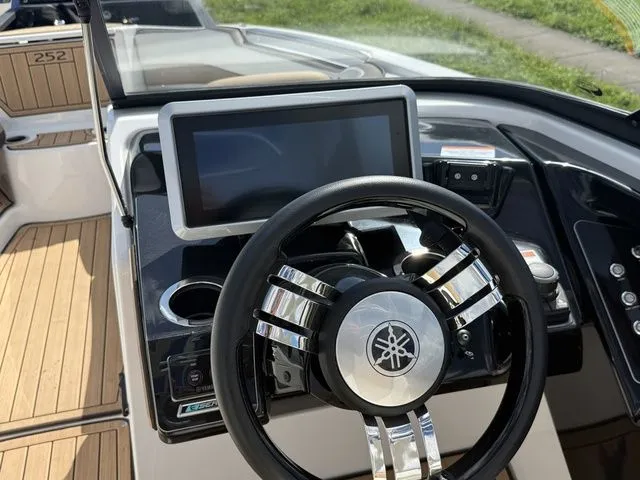 Slide: The Image of Yamaha 252SD 2023 - 17