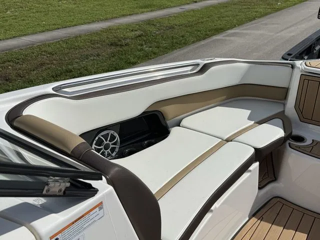 Slide: The Image of Yamaha 252SD 2023 - 18