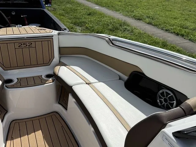 Slide: The Image of Yamaha 252SD 2023 - 19