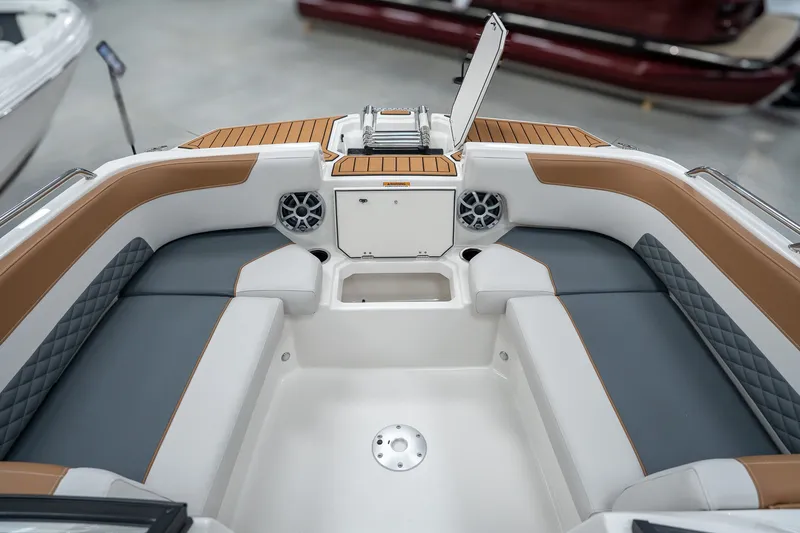 Slide: The Image of Starcraft SVX 210 IO 2025 - 11