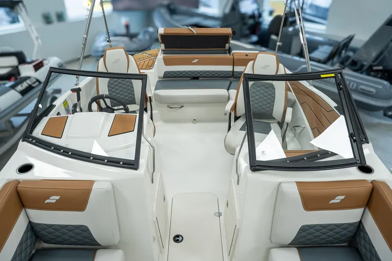 Slide: The Image of Starcraft SVX 210 IO 2025 - 12