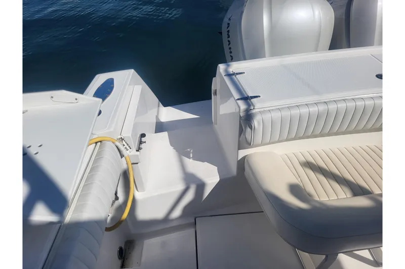 Slide: The Image of 2005 Stamas 310 Tarpon boat interior with seating and Yamaha engines. - 72