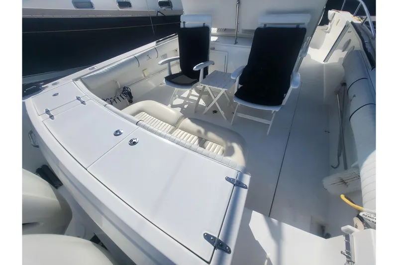 Slide: The Image of 2005 Stamas 310 Tarpon boat interior with seating and deck chairs. - 76