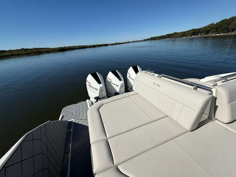 Slide: The Image of Sea Ray 400 SLXRE 2021 - 19