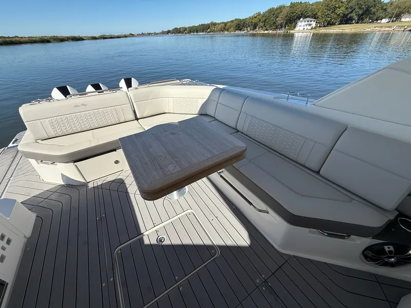 Slide: The Image of Sea Ray 400 SLXRE 2021 - 22