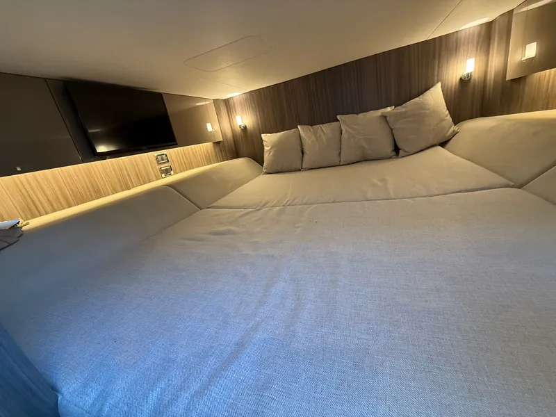 Slide: The Image of Sea Ray 400 SLXRE 2021 - 36