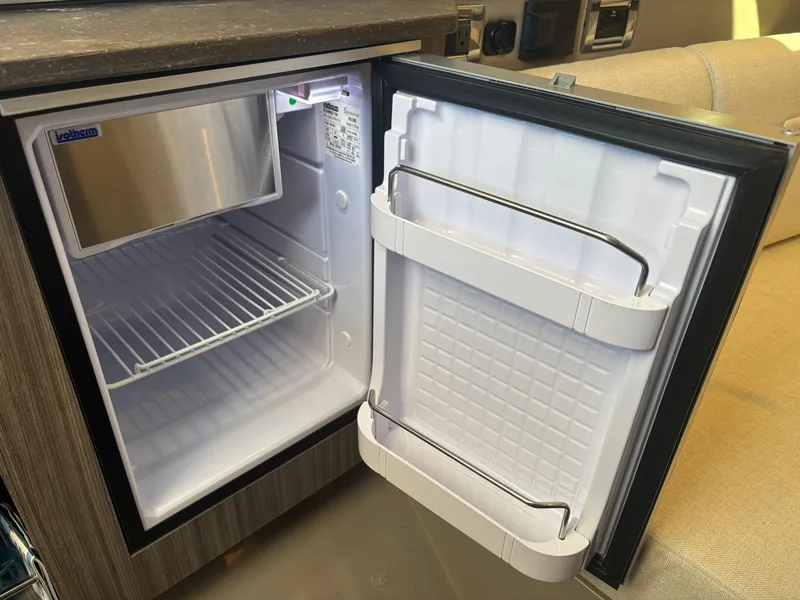 Slide: The Image of Sea Ray 400 SLXRE 2021 - 42