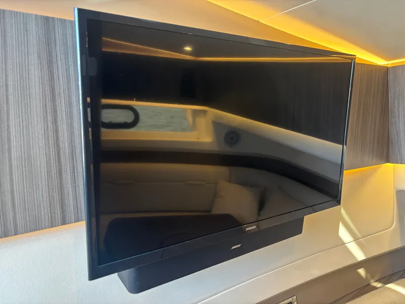 Slide: The Image of Sea Ray 400 SLXRE 2021 - 43