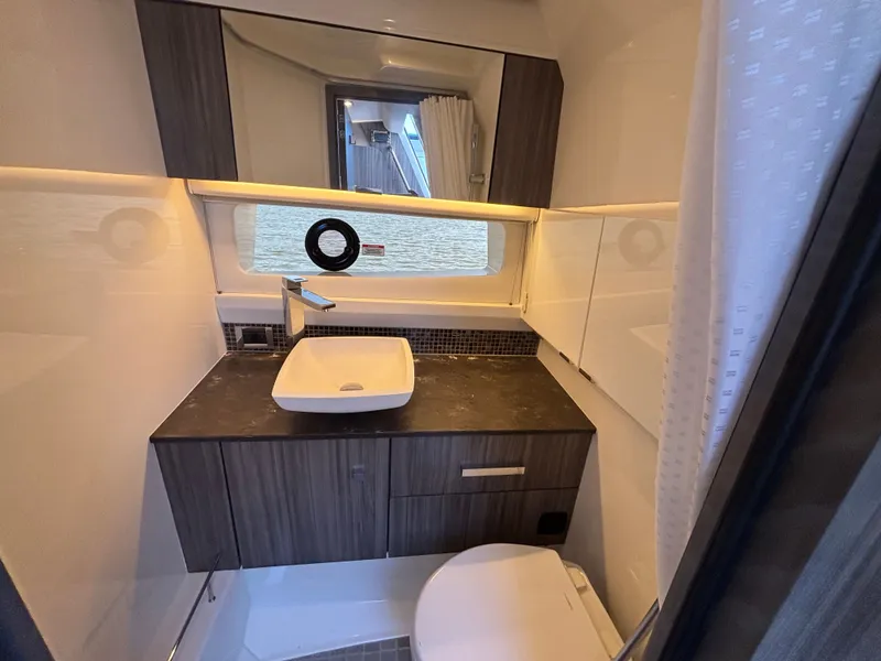 Slide: The Image of Sea Ray 400 SLXRE 2021 - 45