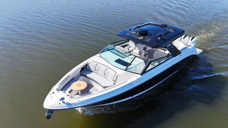 Slide: The Image of Sea Ray 400 SLXRE 2021 - 5