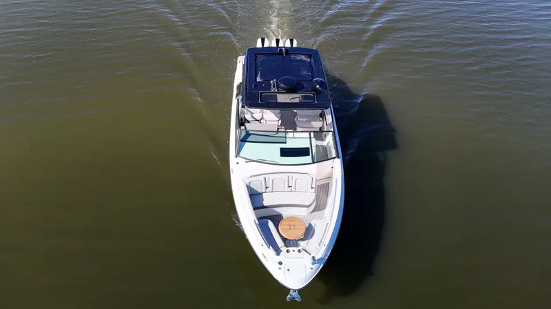 Slide: The Image of Sea Ray 400 SLXRE 2021 - 6